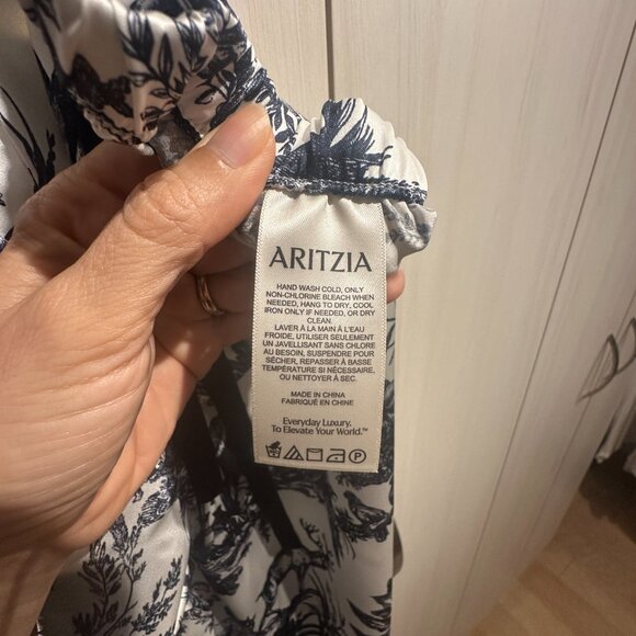 BNWT Aritzia The Group 100% Silk Pajamas XS/S Nightside - Picture 8 of 14